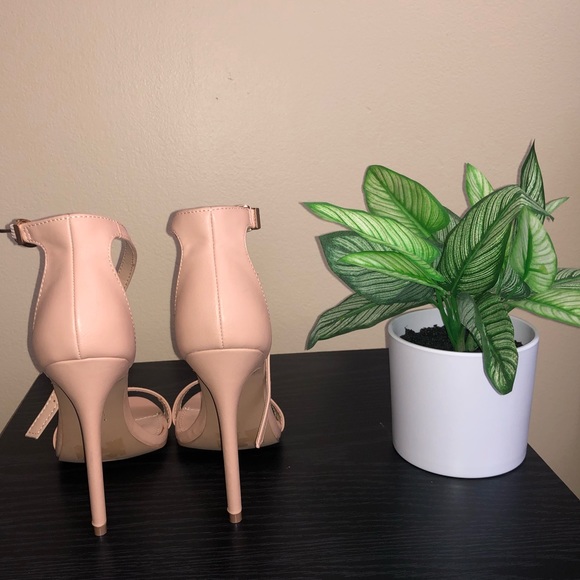 High Heel 👠 - Picture 3 of 5